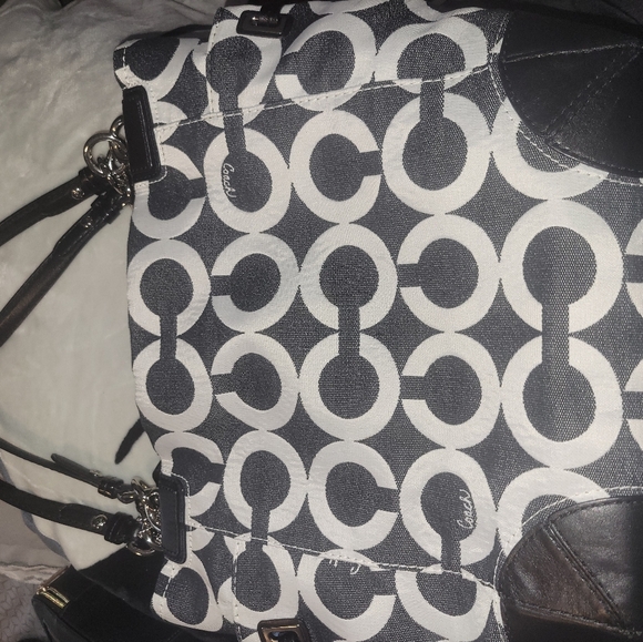 Black and White Patterned Tote Bag - Picture 13 of 13